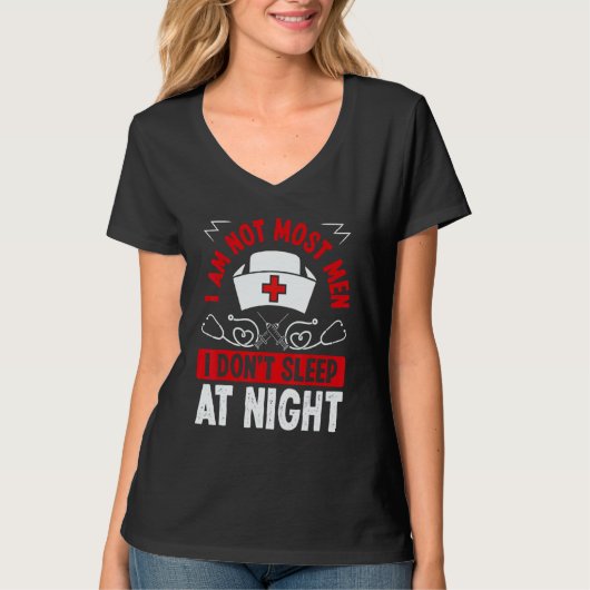 Night Shift Nurse I am not most men Overnight Nurs Tシャツ (正面)