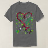 Night Shift Nurse St Patricks Day Love Stethoscope Tシャツ (デザイン正面)