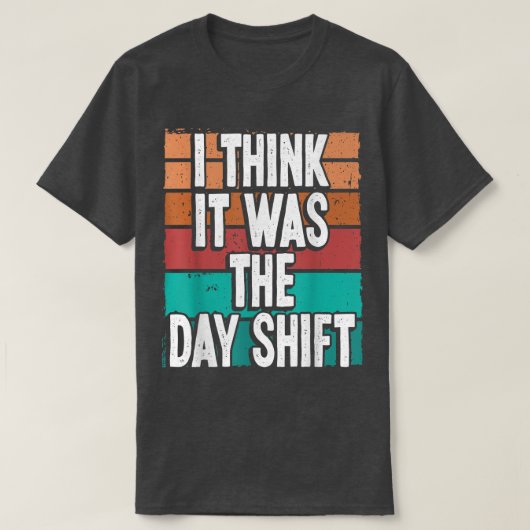 Night Shift Worker Blame Day Shift Funny Overnight Tシャツ (デザイン正面)