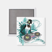 Nightclubでターンテーブルを使う若い女性 マグネット (正面/裏面)