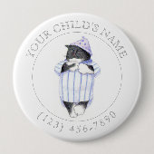 NIGHTSHIRT CAT CHILD IDボタン – 白 缶バッジ (正面)
