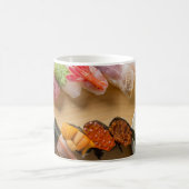 Nigiri Symphony – Sushi Art Mug コーヒーマグカップ (中央)