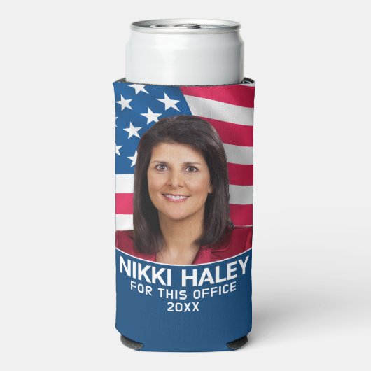 Nikki Haley – アメリカ国旗を持つキャンペーンの写真 スリム缶クーラー (Seltzer裏面)