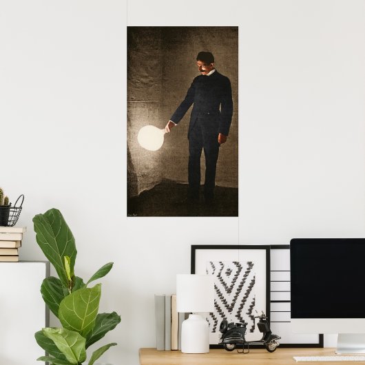 Nikola Tesla Holding A Light Bulb ポスター (ホームオフィス)