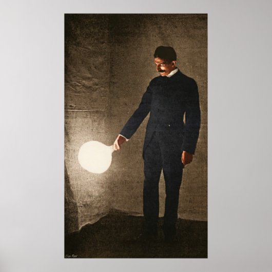 Nikola Tesla Holding A Light Bulb ポスター (正面)