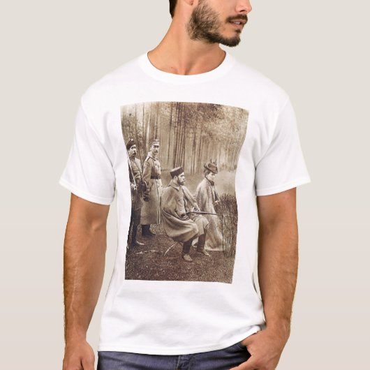Nikolai狩りの間のII Tシャツ (正面)