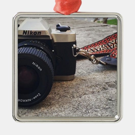 Nikonのフィルムのカメラ メタルオーナメント (正面)