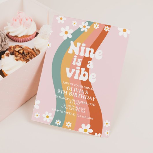 Nine is a Vibe グルービーダイジーレインボー 9歳の誕生日 招待状