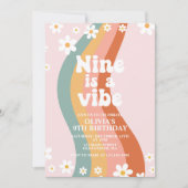 Nine is a Vibe グルービーダイジーレインボー 9歳の誕生日 招待状 (正面)