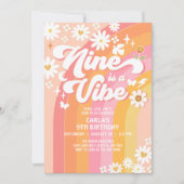 NINE is a Vibe ピンクピーチ 9歳 グルービー 誕生日 招待状 (正面)