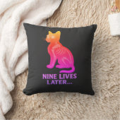 Nine Lives Later – Funny Cat T-Shirt クッション (ブランケット)