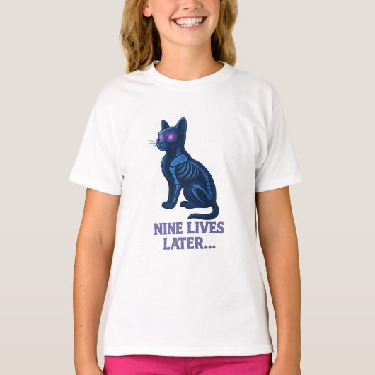 Nine Lives Later – Funny Cat T-Shirt Tシャツ (正面)