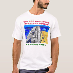 NJの海岸の遊歩道の"嵐"のより強いティー Tシャツ
