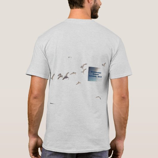NJの海岸の遊歩道の"嵐"のより強いティー Tシャツ (裏面)