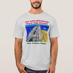 NJの海岸の遊歩道の"嵐"のより強いティー Tシャツ