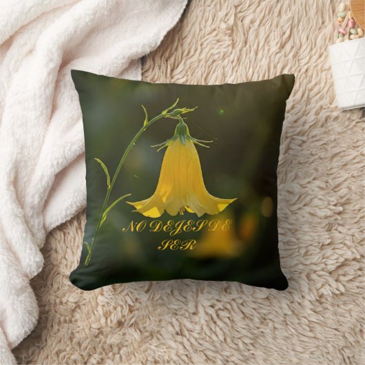 No dejes de ser / Yellow Flower Throw Pillow  クッション (ブランケット)