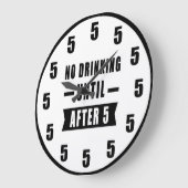 No Drinking Until After 5 - Funny Clock ラージ壁時計 (傾斜)