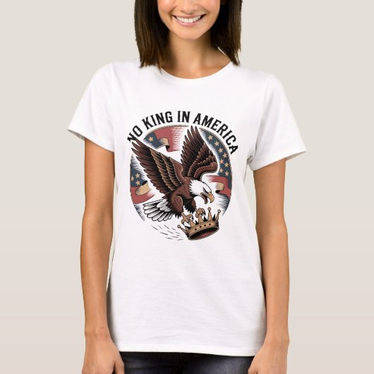 No King In America Patriotic Eagle Crown USA Flag  Tシャツ (正面)