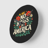 No Kings America ラウンド壁時計 (傾斜)