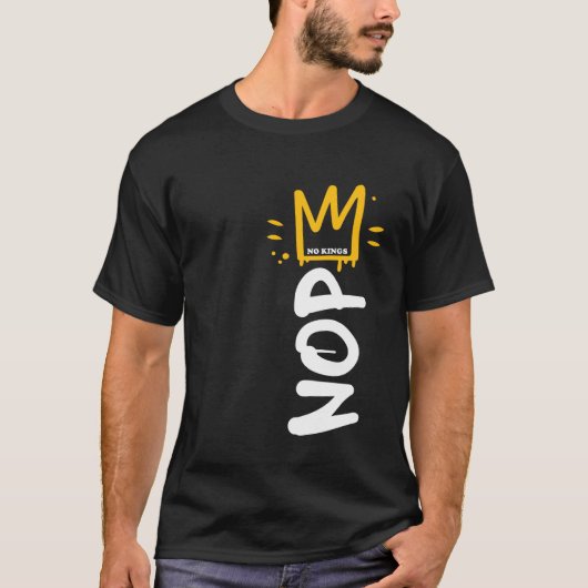 No Kings Day 2025 抗議サイン 縦型 Nope メンズ Tシャツ (正面)