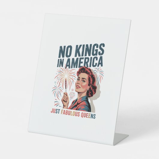 No Kings In America Fabulous Queens Pride 2025 Des 台座サイン (正面)