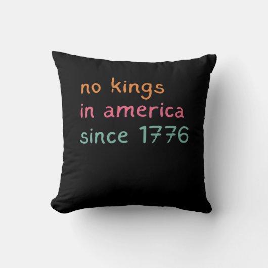 No Kings In America Since 1776 Freedom Anti Crown クッション (正面)