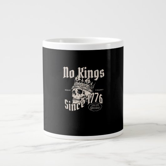No Kings In America Since 1776 Freedom Spirit Look ジャンボコーヒーマグカップ (正面)