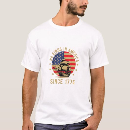 No Kings In America Since 1776 US Flag Patriotic  Tシャツ (正面)