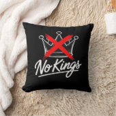 No Kings Simple Crown With Cross Artistic Design クッション (ブランケット)