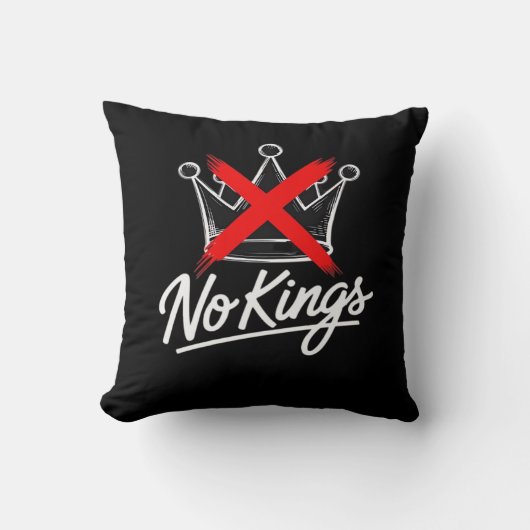 No Kings Simple Crown With Cross Artistic Design クッション (正面)