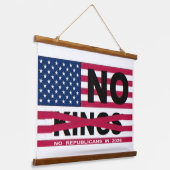 "NO kings" Wood Topped Wall Tapestry 吊り下げ型タペストリー (傾斜あり)