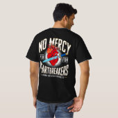 No Mercy for Heartbreakers - はっきりしたヴィンテージ入れ Tシャツ (裏面フル)