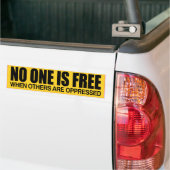NO ONE IS FREE WHEN OTHERS ARE OPPRESSED -.png バンパーステッカー (トラック上)