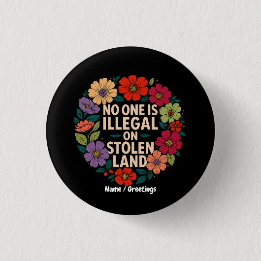 No One Is Illegal on Stolen Land Indigenous Pride 缶バッジ (正面)