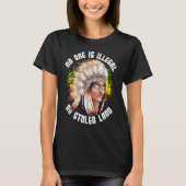 No One Is Illegal On Stolen Land Native Indigenous Tシャツ (正面)