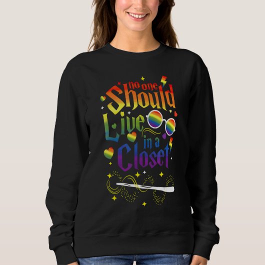 No One Should Live In A Closet LGBT Gay Pride スウェットシャツ (正面)