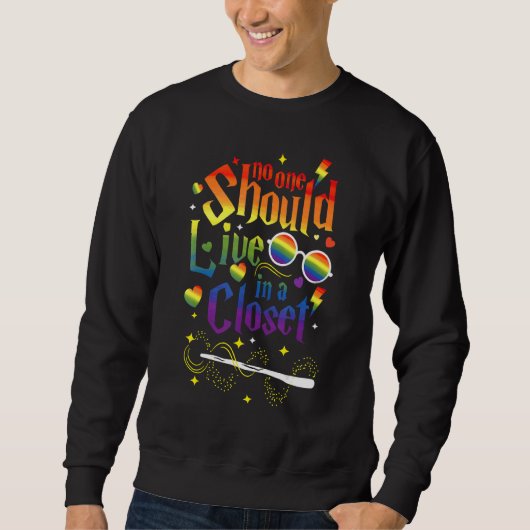 No One Should Live In A Closet LGBT Gay Pride スウェットシャツ (正面)