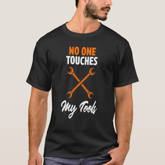 No One Touches My Tools Car Mechanic Auto Repair C Tシャツ (正面)