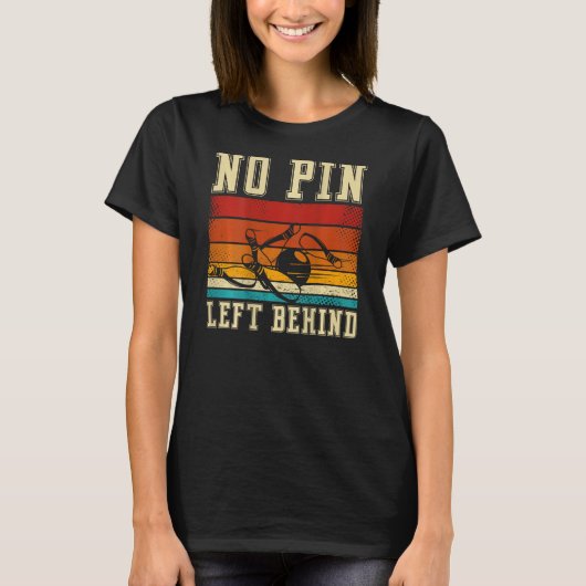 No Pin Left Behind Backprint Bowling Tシャツ (正面)