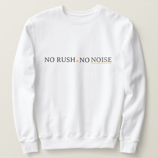 No Rush No Noise – 穏やかなミニマル・タイポグラフィーデザイン スウェットシャツ (デザイン正面)