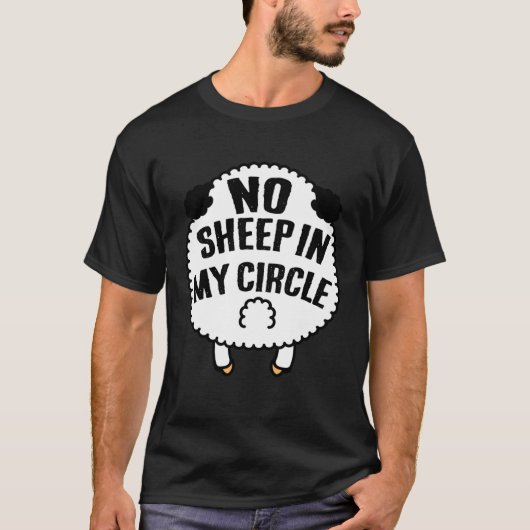 No Sheep in My Circle political humor funny Tシャツ (正面)