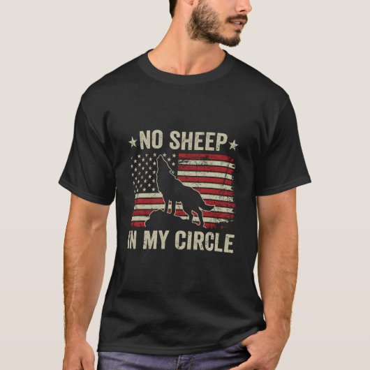 No Sheep In My Circle Usa Flag Wolves Not Sheep Tシャツ (正面)