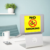 No Smoking Custom-Cut Vinyl Sticker シール (デスク上のノートパソコン)