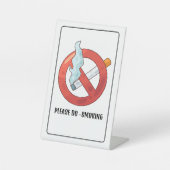 NO SMOKING IS PROIBITED  HERE 台座サイン (正面)