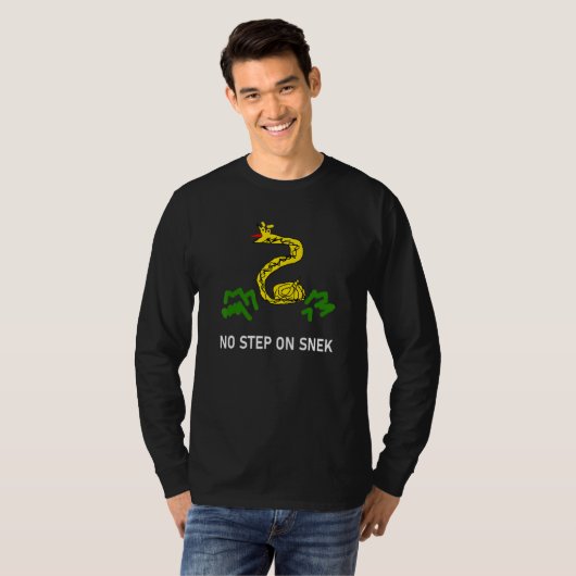 No Step On Snek Meme Tシャツ (正面フル)