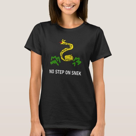 No Step On Snek Meme Tシャツ (正面)