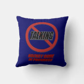 No Talking Hockey Game In Progress装飾用クッション クッション (裏面)
