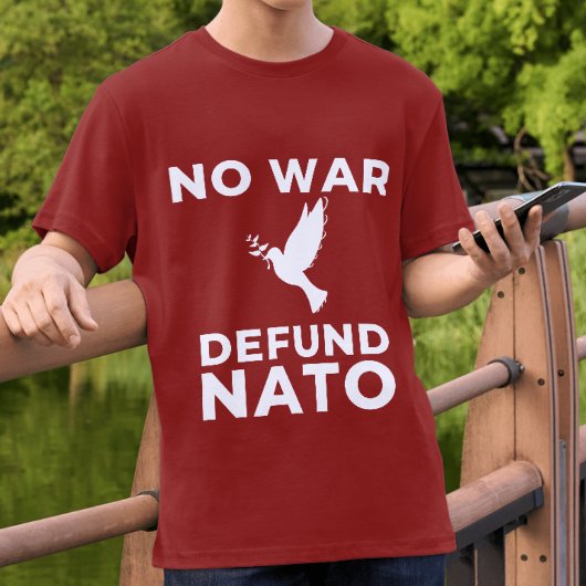 No War Defund NATO Tシャツ