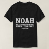 Noah Was A Conspiracy Theorist Then It Rained T-Sh Tシャツ (デザイン正面)