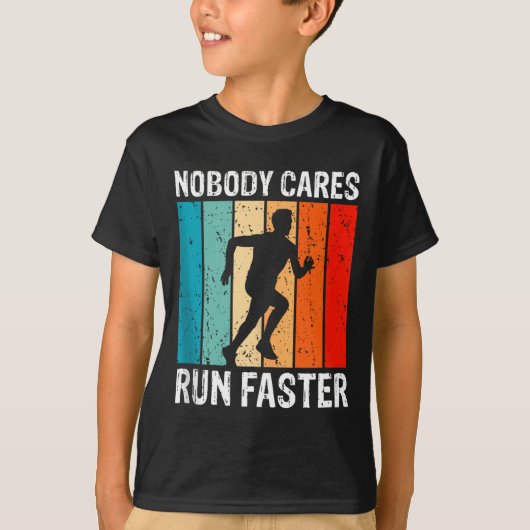 Nobody Cares Run Faster Funny Sarcastic Runner Quo Tシャツ (正面)